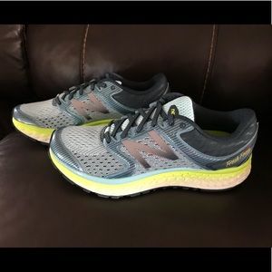 New Balance Tennis Shoes